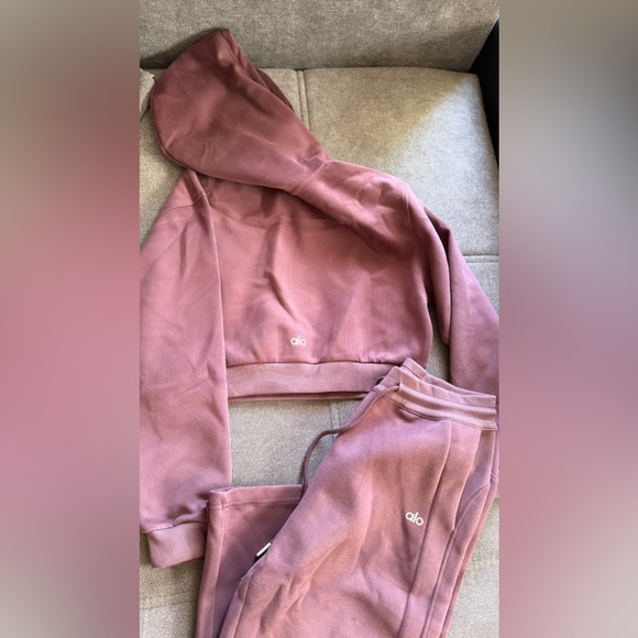 ALO Yoga Women's Mauve Pantsuit set - Picture 2 of 5